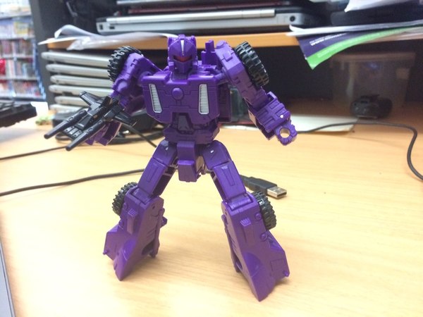 Titans Return Full Tilt Trypticon Bonus Figure Gallery 02 (2 of 14)